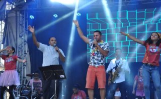 O bloco "a Alegria do Senhor é a Nossa Força" da Renovação Carismática Católica saiu às ruas