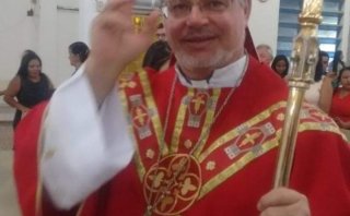 DOM MARCOS REALIZA CRISMA DE JOVENS E ADULTOS NA CATEDRAL DE BOM JESUS -PI