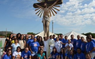 IMAGEM DE BOM JESUS DA LAPA É ERGUIDA NA PARÓQUIA DE CURRAIS-PI