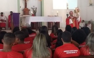 DOM MARCOS REALIZA CRISMA EM CRISTINO CASTRO - PI
