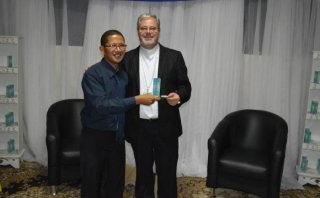 D. Marcos Tavoni  recebe o Troféu B1 2016