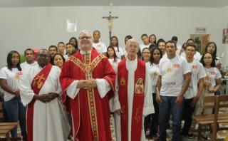 COMUNIDADE DE EMAS, EM SANTA LUZ, REALIZA CRISMAS - Diocese de Bom Jesus do Gurguéia