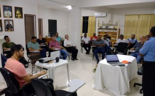 ENCONTRO DE ATUALIZAÇÃO TEOLÓGICA DO CLERO E A NOVA TRADUÇÃO DO MISSAL ROMANO - Diocese de Bom Jesus do Gurguéia