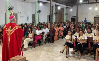 PARÓQUIA DIVINO SALVADOR CELEBRA CRISMAS - Diocese de Bom Jesus do Gurguéia