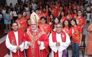 PARÓQUIA SÃO PEDRO APÓSTOLO RECEBE BISPO PARA CRISMAS - Diocese de Bom Jesus do Gurguéia