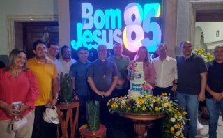 MISSA DO ANIVERSÁRIO DA CIDADE E PROMESSA DE NOVA PRAÇA DA CATEDRAL - Diocese de Bom Jesus 