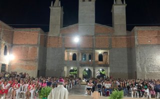 ABERTURA DOS FESTEJOS DE CRISTINO CASTRO É CELEBRADA, PELO BISPO DENTRO DA FUTURA IGREJA MATRIZ, EM OBRAS - Diocese de Bom Jesus do Gurguéia