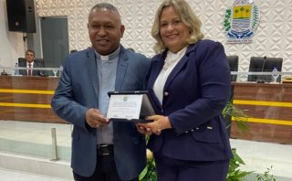 PADRE JOSÉ DINO RIBEIRO NUNES RECEBE TÍTULO DE CIDADÃO HONORÍFICO BONJESUENSE