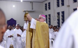 MISSA DO SANTO CRISMA REÚNE CLERO E FIÉIS EM FORTE EXPRESSÃO DE UNIDADE NA CATEDRAL DE NOSSA SENHORA DAS MERCÊS