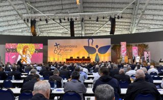DOM MARCOS TAVONI PARTILHA REGISTROS DO SEGUNDO DIA DA 62ª ASSEMBLEIA GERAL DA CNBB EM APARECIDA