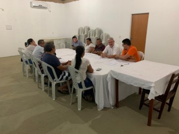 FAMÍLIA REUNIDA
