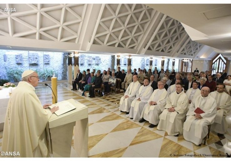 Papa: "ser sal e luz do mundo" e confiar na ação do Espírito