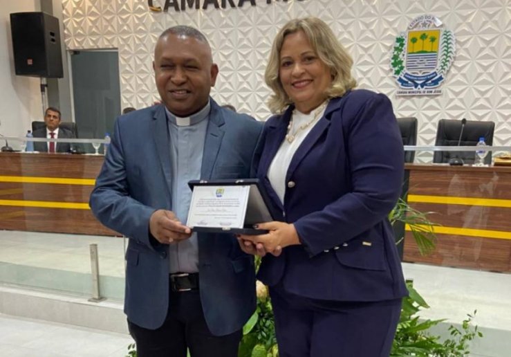 PADRE JOSÉ DINO RIBEIRO NUNES RECEBE TÍTULO DE CIDADÃO HONORÍFICO BONJESUENSE