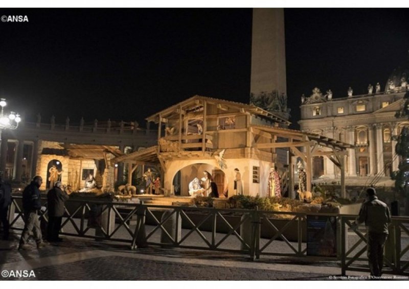 Pres?pio em frente ? Bas?licaa de S?o Pedro, Vaticano