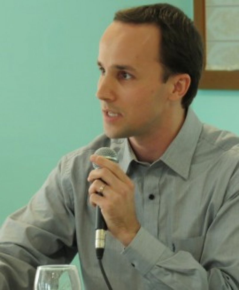 Mois?s Sbardelotto Dr. e Mestre em Ci?ncias da Comunica??o